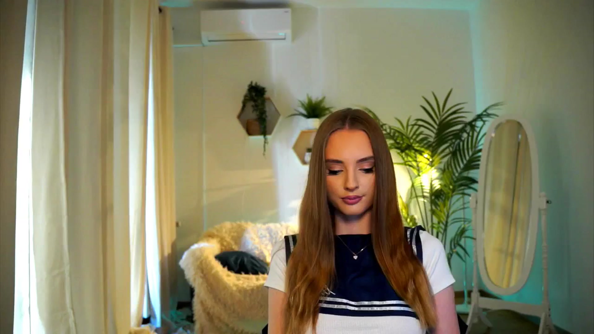 Gallery image thumbnail from petitegonwild's myfreecams stream on, 10/25/2024, 10:57 image 5 of 20