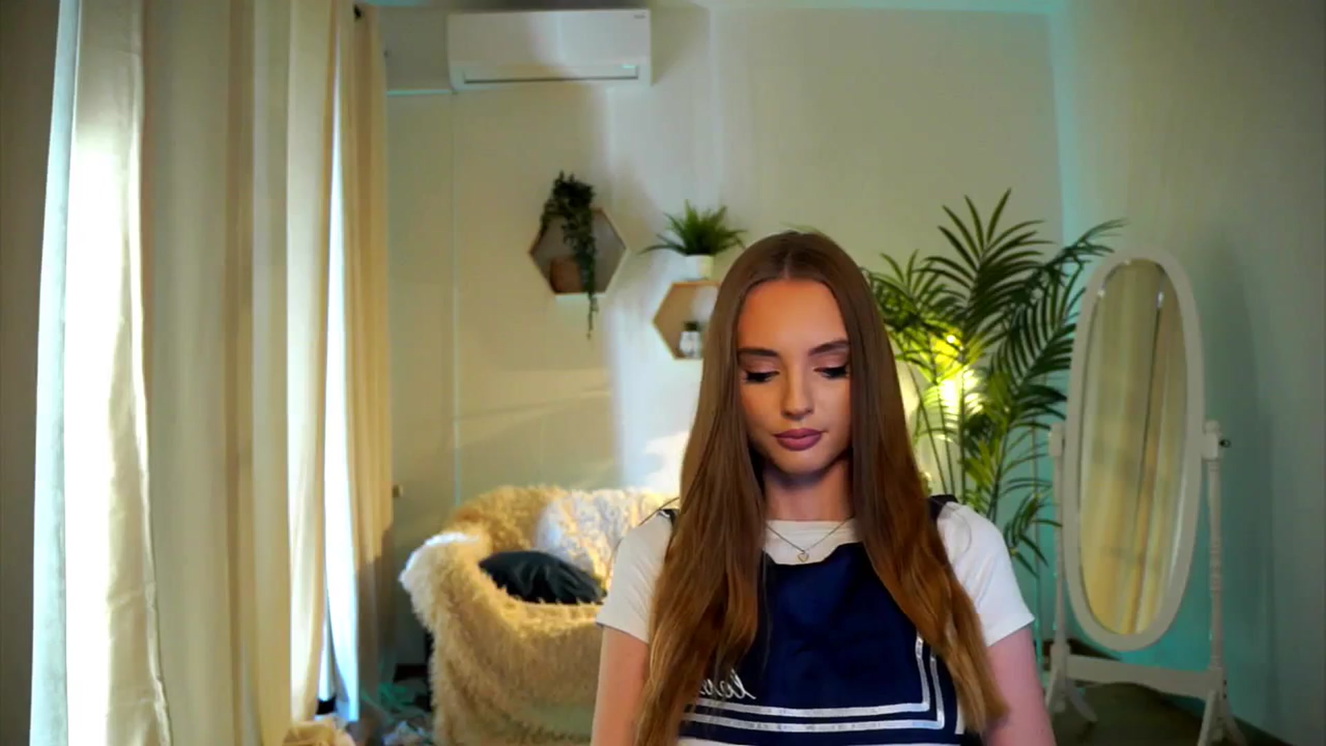 Gallery image thumbnail from petitegonwild's myfreecams stream on, 10/25/2024, 10:57 image 11 of 20