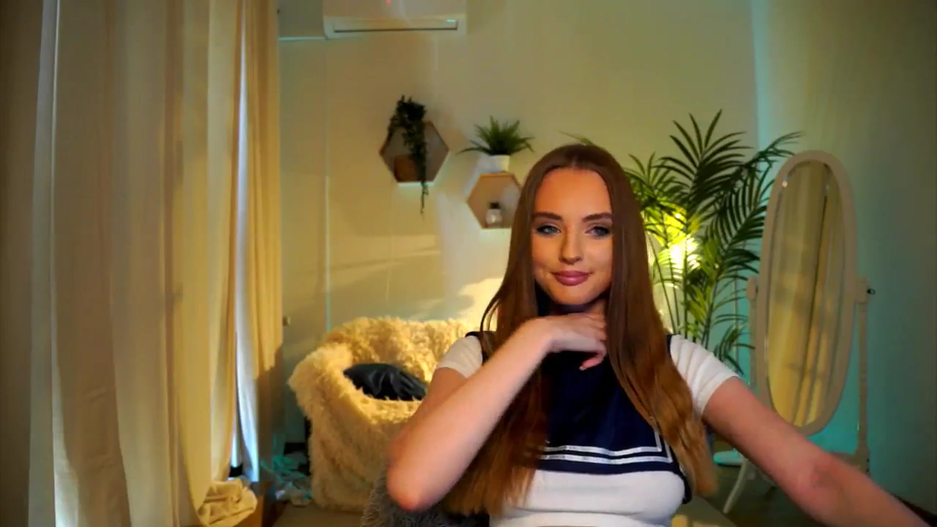 Gallery image thumbnail from petitegonwild's myfreecams stream on, 10/25/2024, 12:34 image 9 of 20