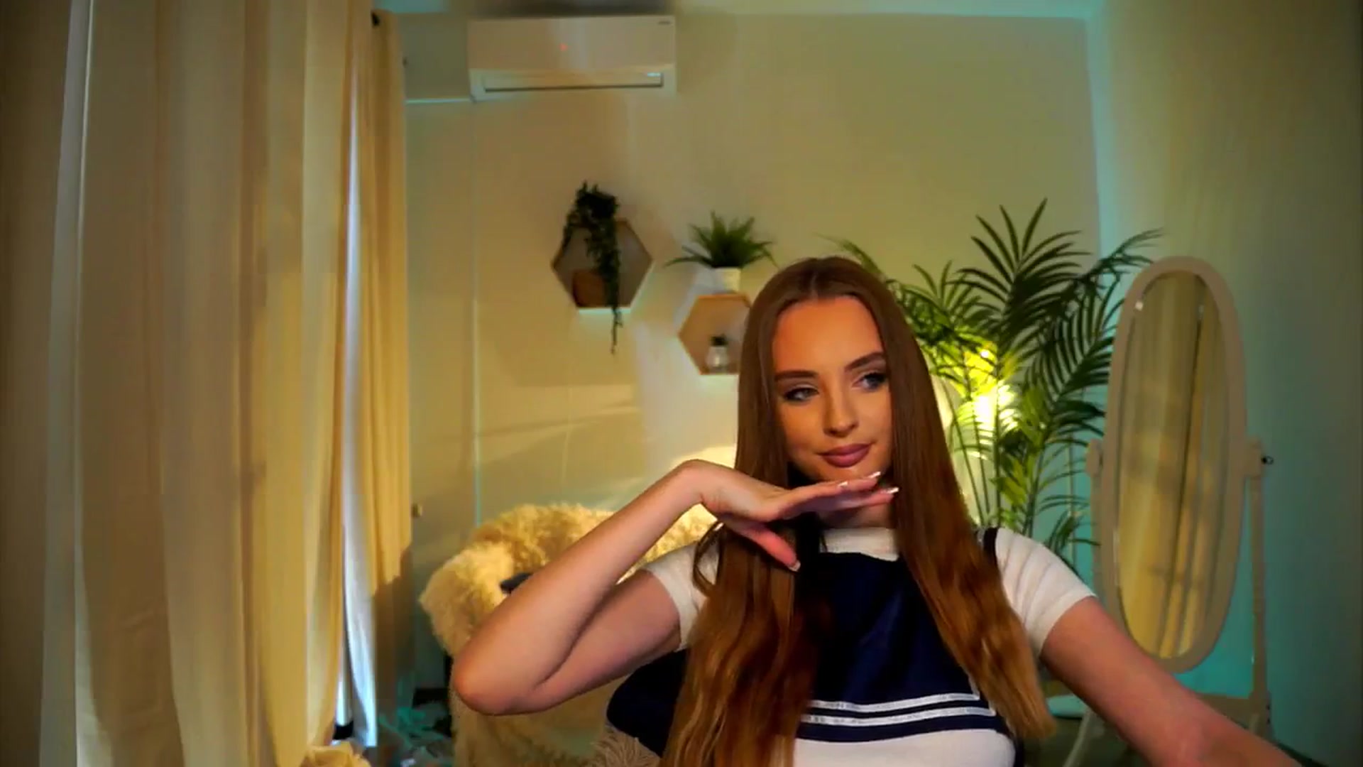 Gallery image thumbnail from petitegonwild's myfreecams stream on, 10/25/2024, 12:34 image 16 of 20