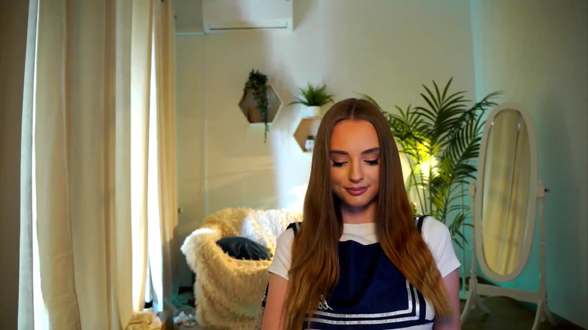 Gallery image thumbnail from petitegonwild's myfreecams stream on, 10/25/2024, 12:34 image 5 of 20