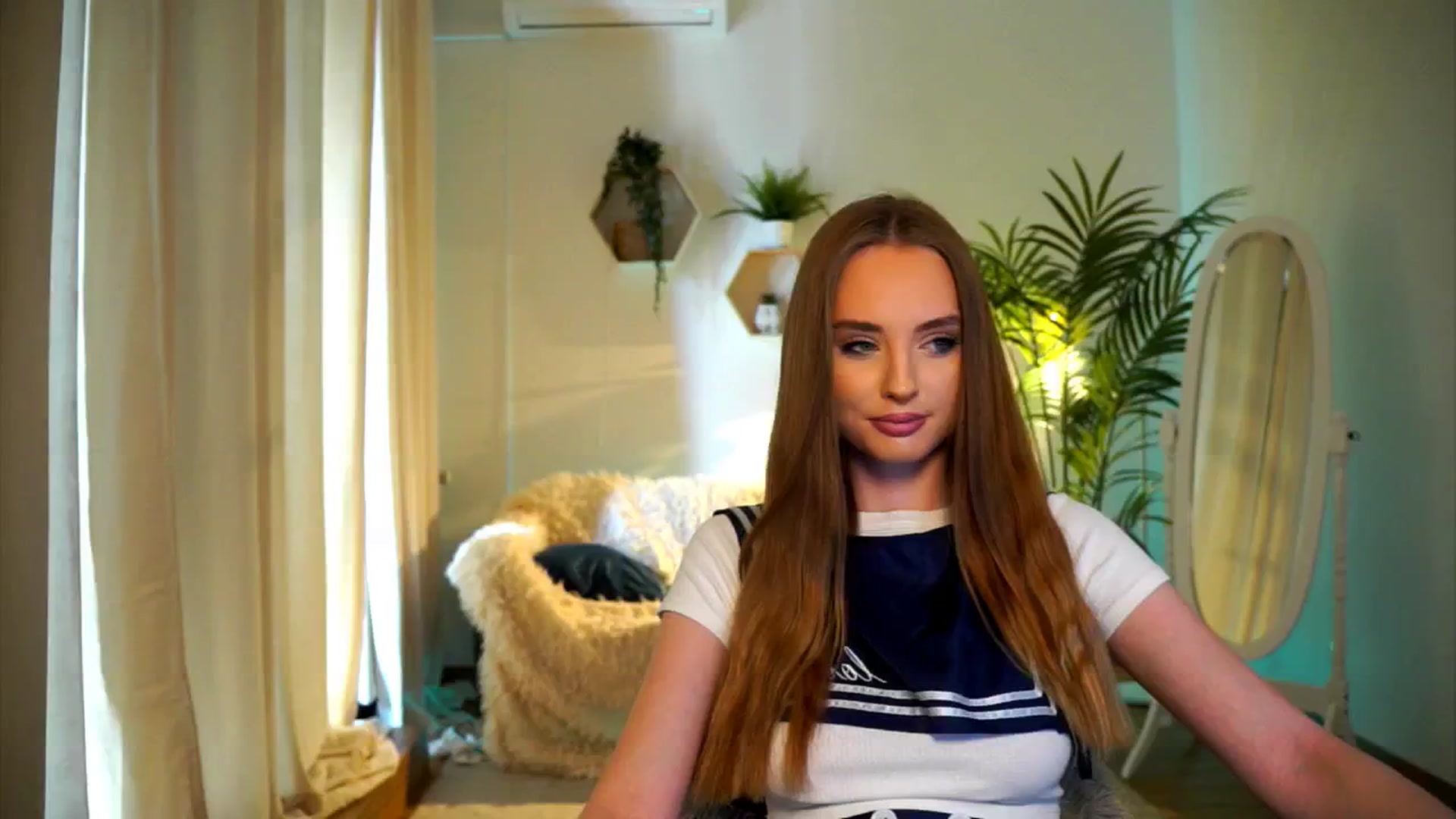Gallery image thumbnail from petitegonwild's myfreecams stream on, 10/25/2024, 12:34 image 1 of 20