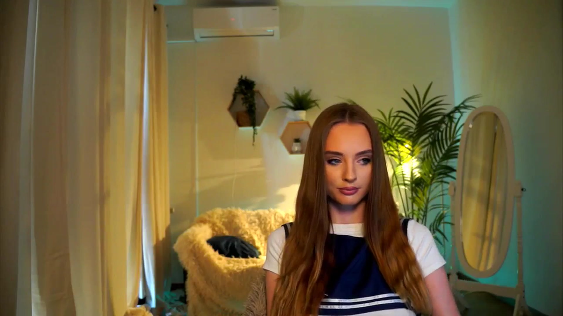 Gallery image thumbnail from petitegonwild's myfreecams stream on, 10/25/2024, 12:34 image 17 of 20