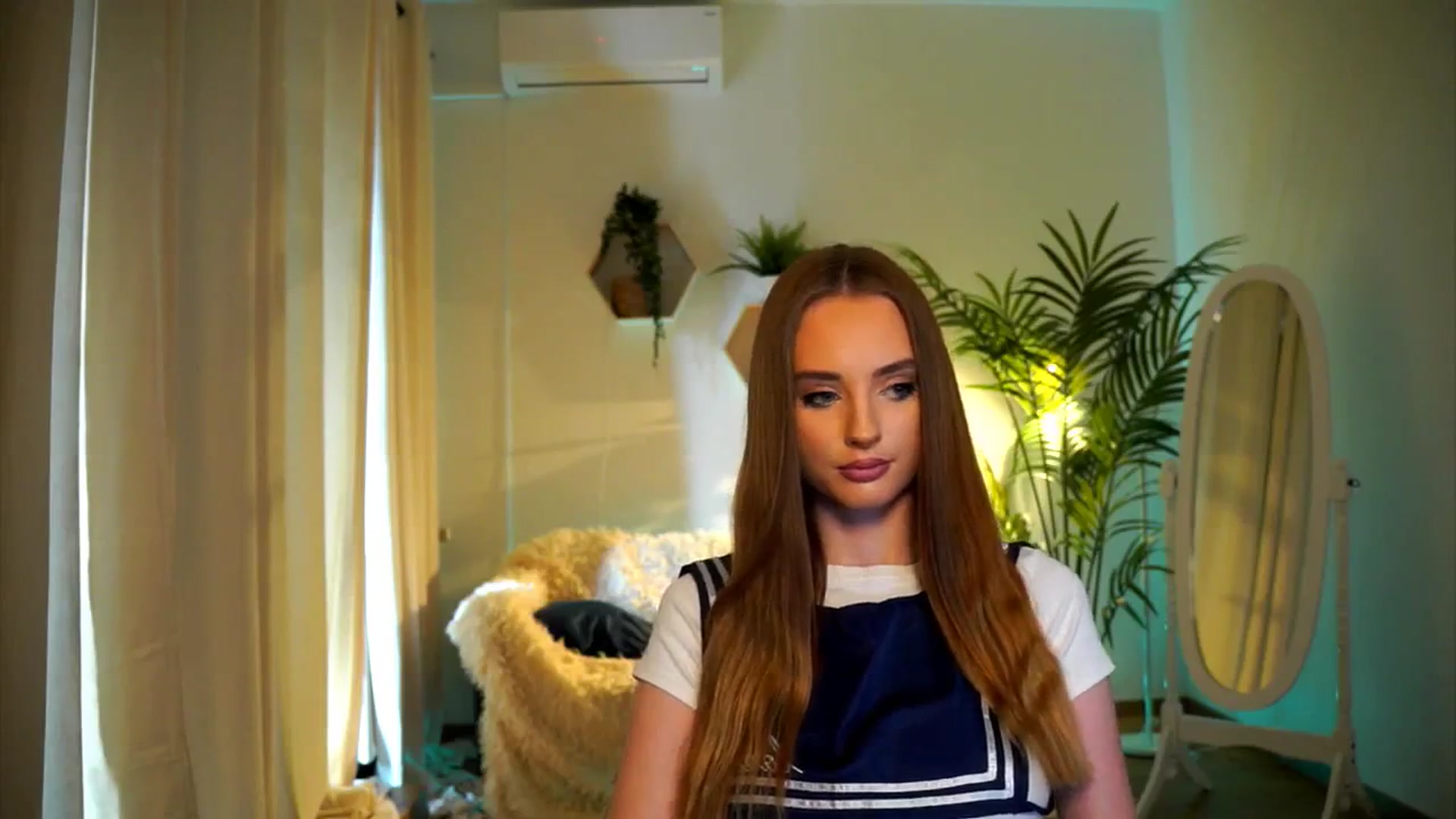 Gallery image thumbnail from petitegonwild's myfreecams stream on, 10/25/2024, 13:05 image 10 of 20