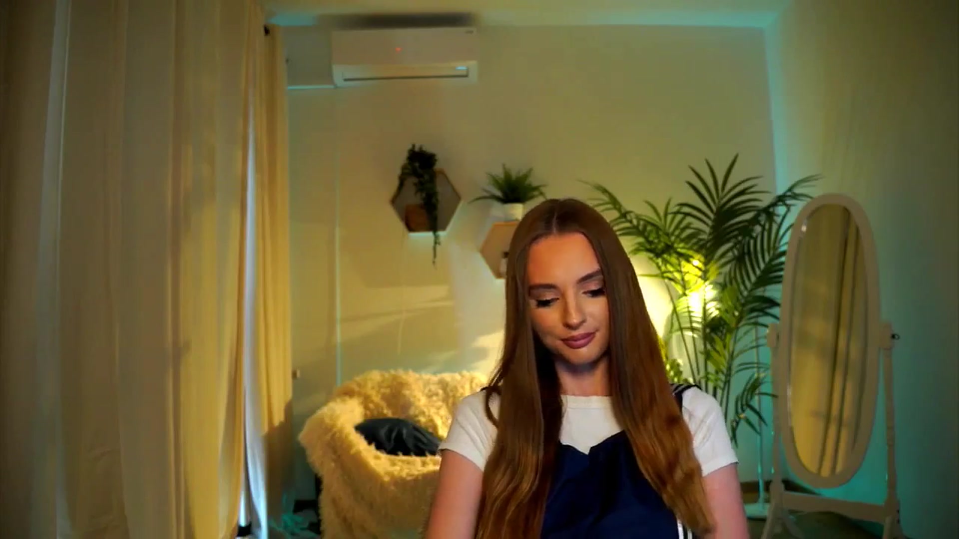 Gallery image thumbnail from petitegonwild's myfreecams stream on, 10/25/2024, 13:05 image 3 of 20