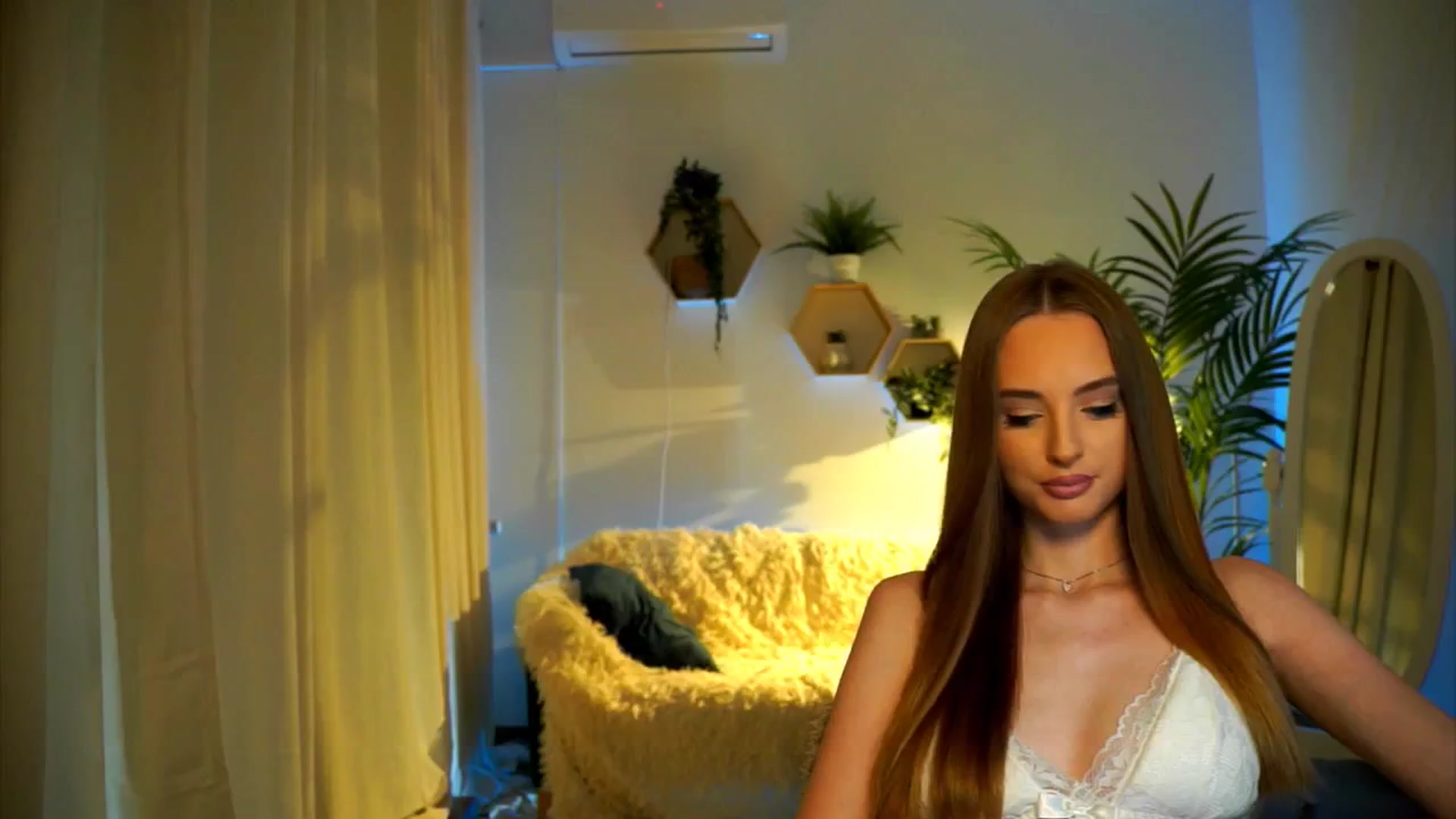 Gallery image thumbnail from petitegonwild's myfreecams stream on, 10/26/2024, 09:47 image 1 of 20