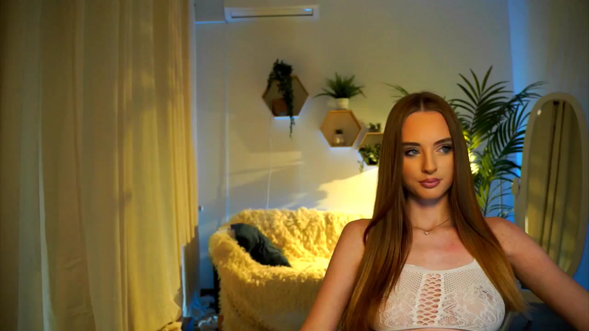 Gallery image thumbnail from petitegonwild's myfreecams stream on, 10/26/2024, 09:47 image 10 of 20