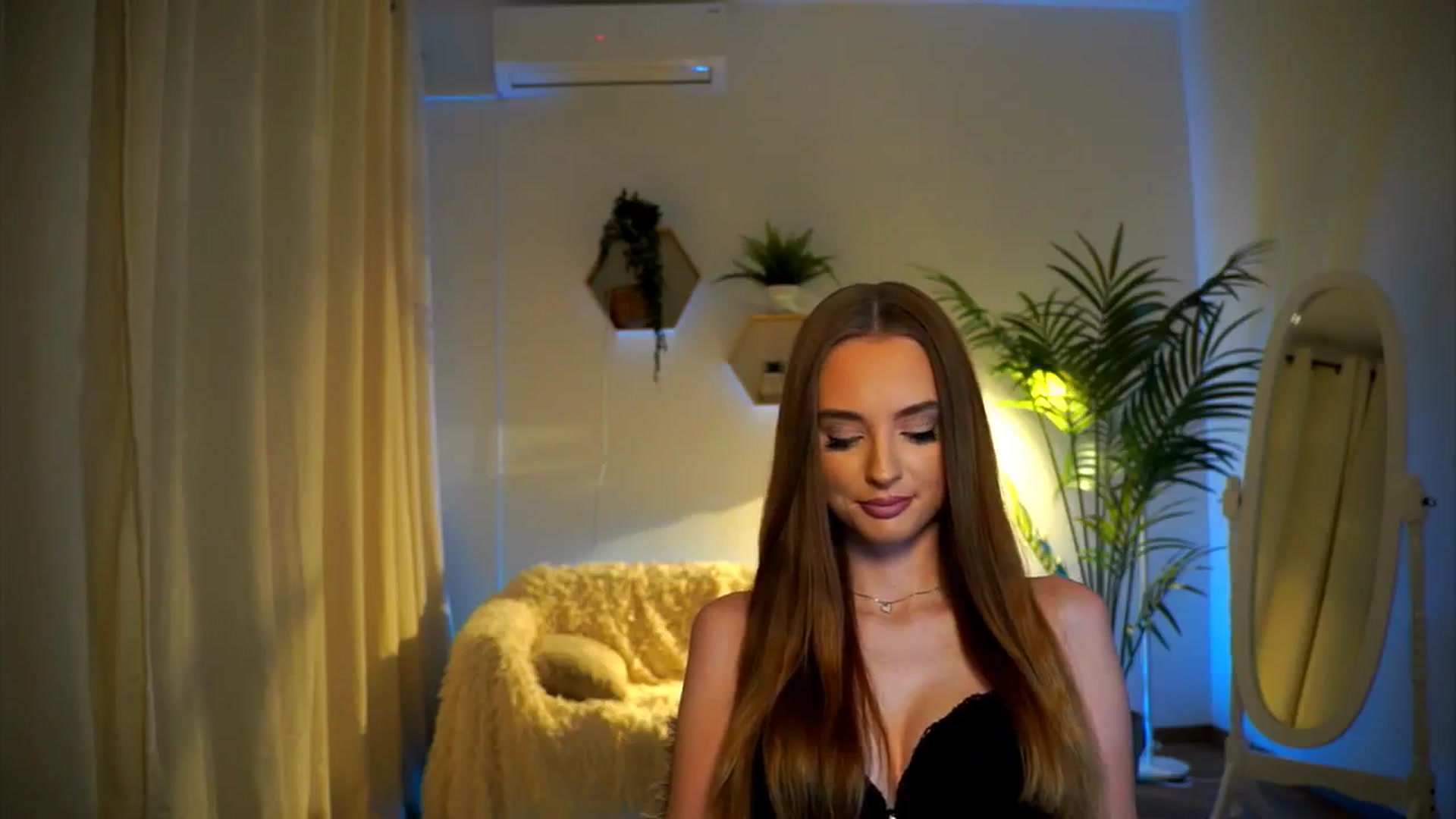 Gallery image thumbnail from petitegonwild's myfreecams stream on, 10/27/2024, 18:01 image 20 of 20