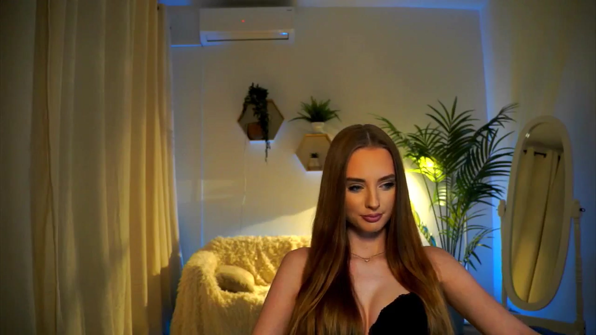 Gallery image thumbnail from petitegonwild's myfreecams stream on, 10/27/2024, 18:51 image 11 of 20