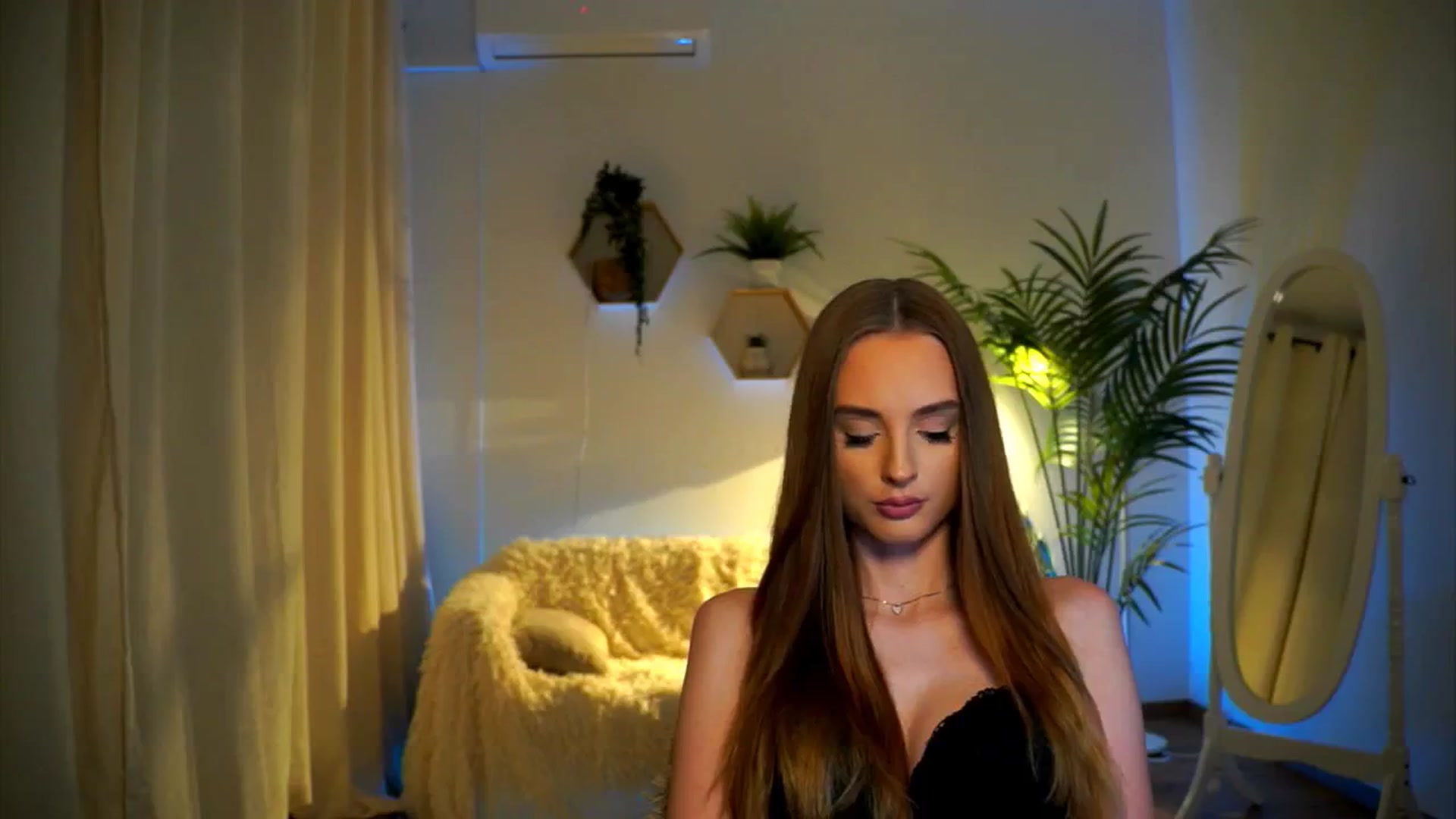 Gallery image thumbnail from petitegonwild's myfreecams stream on, 10/27/2024, 20:30 image 12 of 20