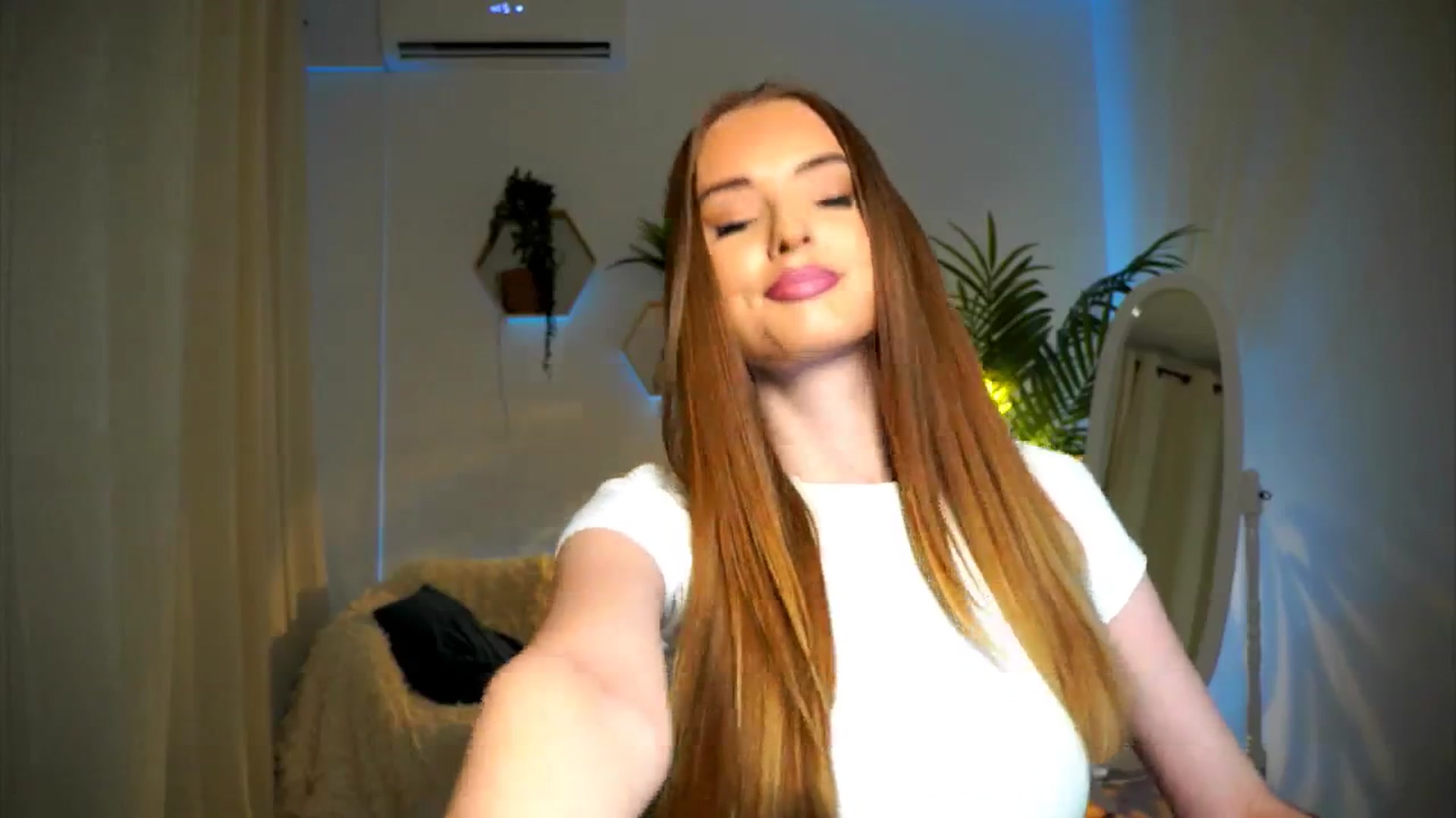 Gallery image thumbnail from petitegonwild's myfreecams stream on, 10/31/2024, 01:21 image 19 of 20