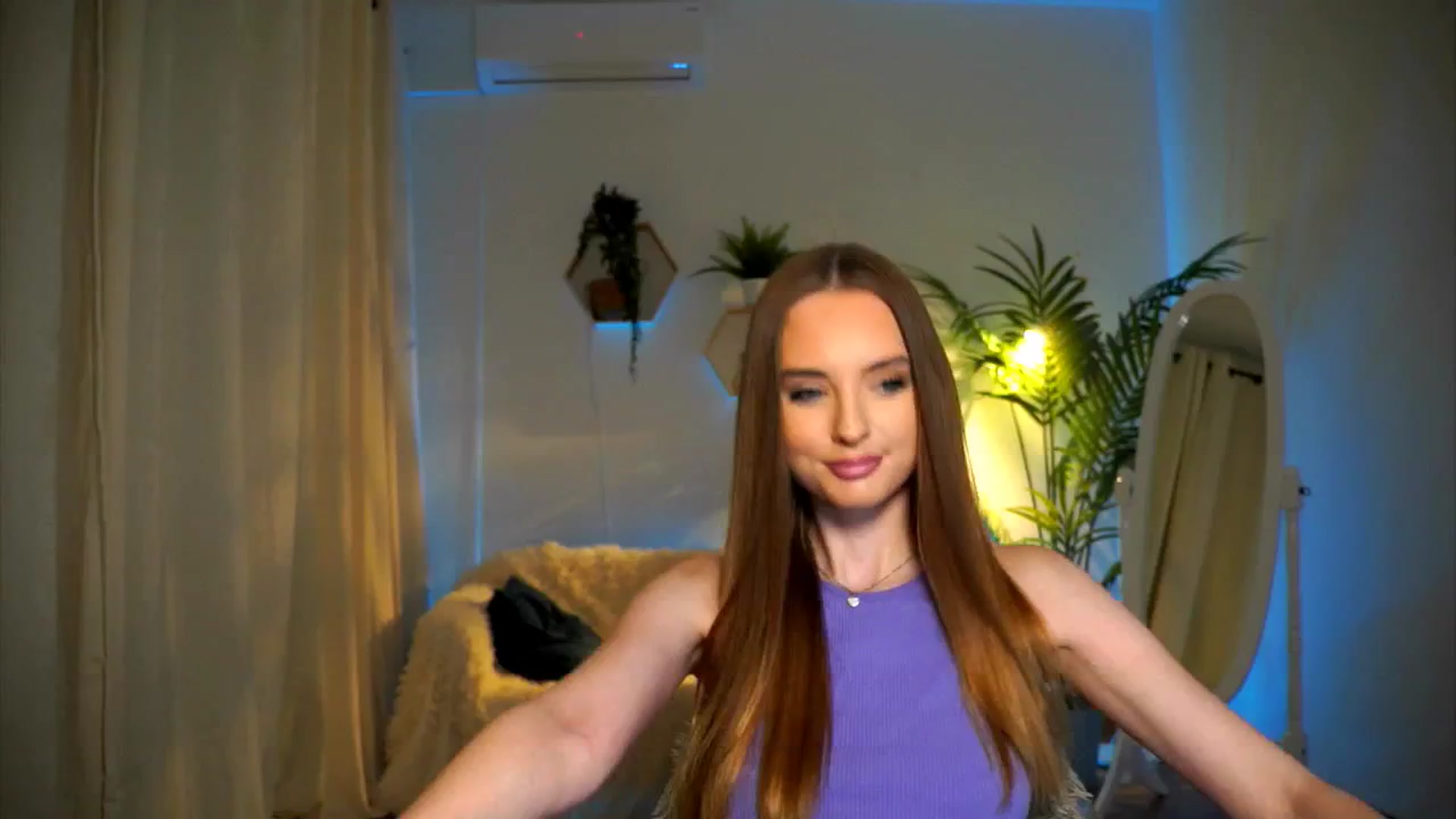 Gallery image thumbnail from petitegonwild's myfreecams stream on, 10/31/2024, 17:05 image 16 of 20