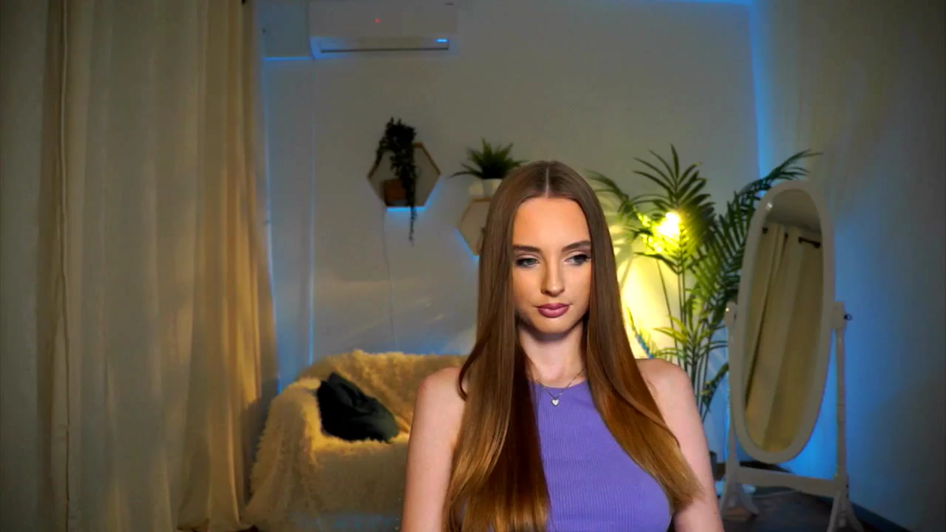 Gallery image thumbnail from petitegonwild's myfreecams stream on, 10/31/2024, 17:05 image 10 of 20