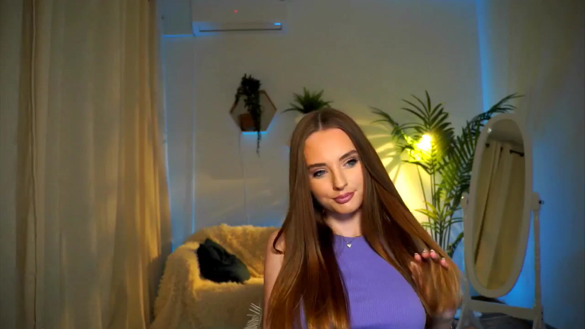 Gallery image thumbnail from petitegonwild's myfreecams stream on, 10/31/2024, 19:19 image 12 of 20