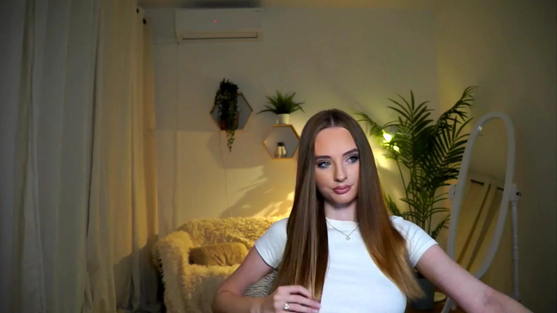 Gallery image thumbnail from petitegonwild's myfreecams stream on, 11/01/2024, 17:01 image 6 of 20