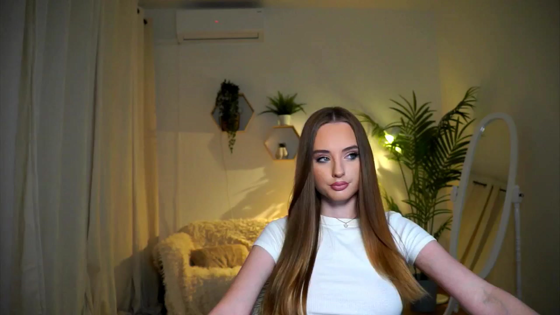 Gallery image thumbnail from petitegonwild's myfreecams stream on, 11/01/2024, 17:01 image 8 of 20
