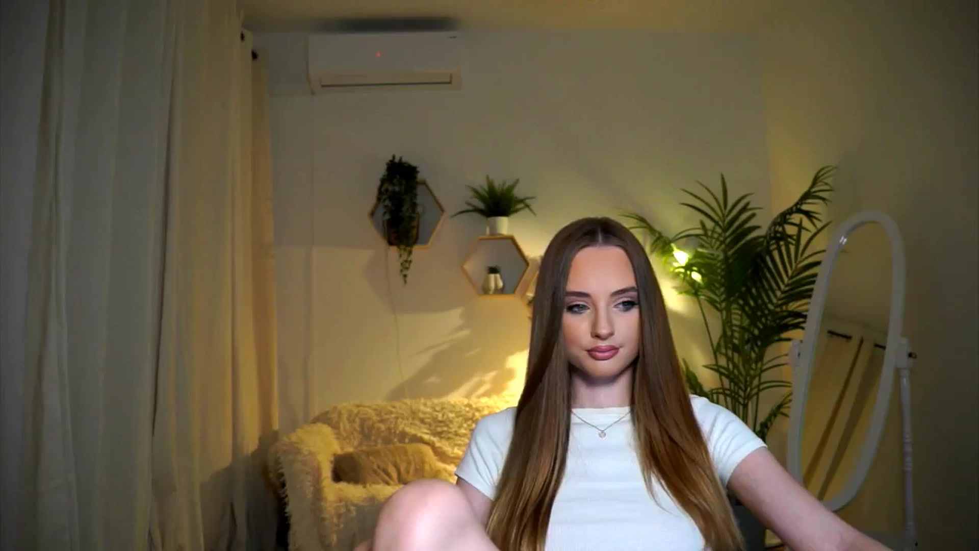 Gallery image thumbnail from petitegonwild's myfreecams stream on, 11/01/2024, 17:01 image 13 of 20