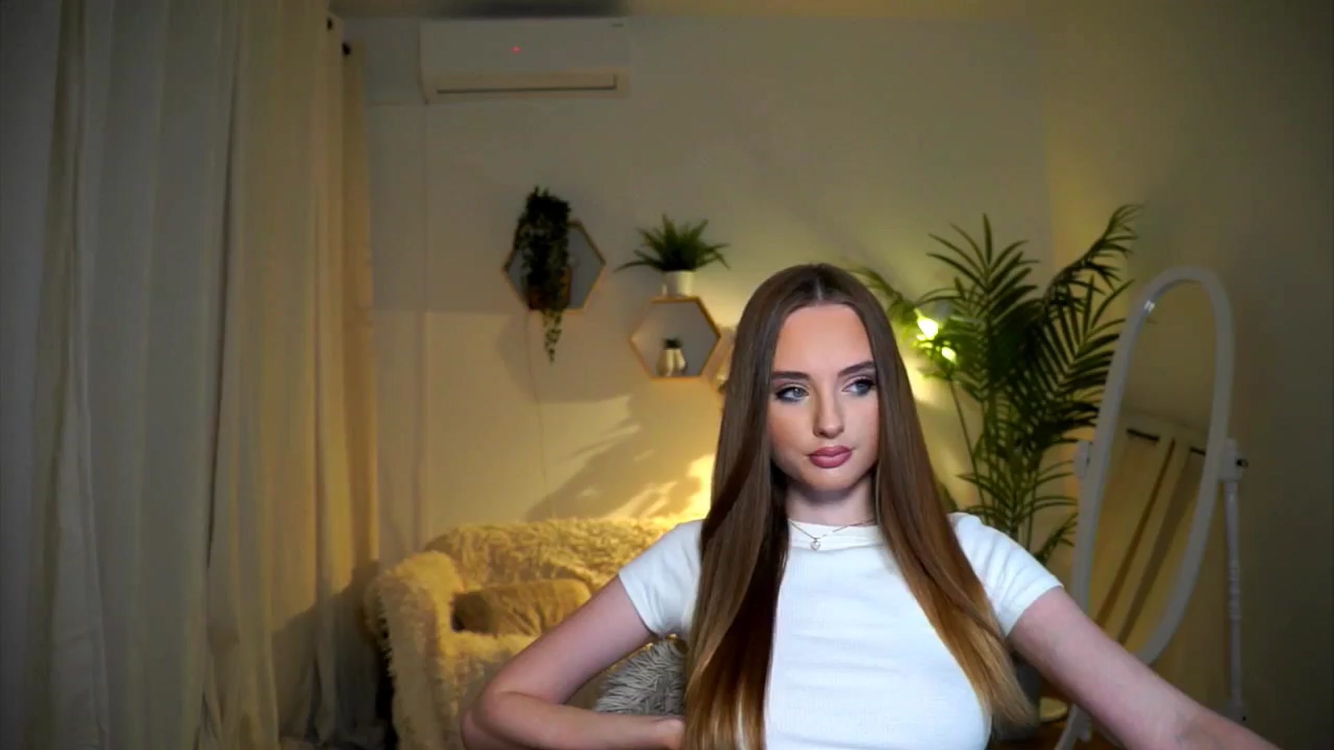 Gallery image thumbnail from petitegonwild's myfreecams stream on, 11/01/2024, 17:01 image 15 of 20