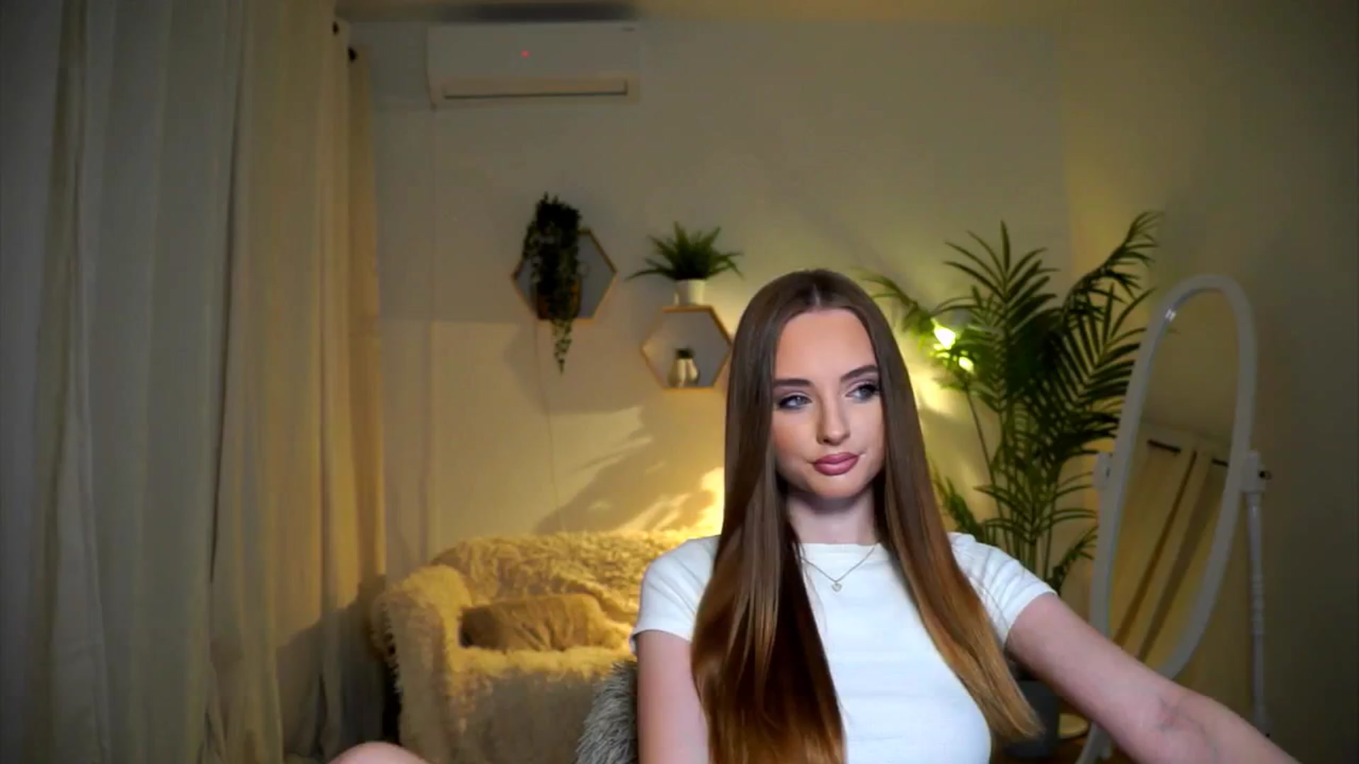 Gallery image thumbnail from petitegonwild's myfreecams stream on, 11/01/2024, 17:01 image 4 of 20