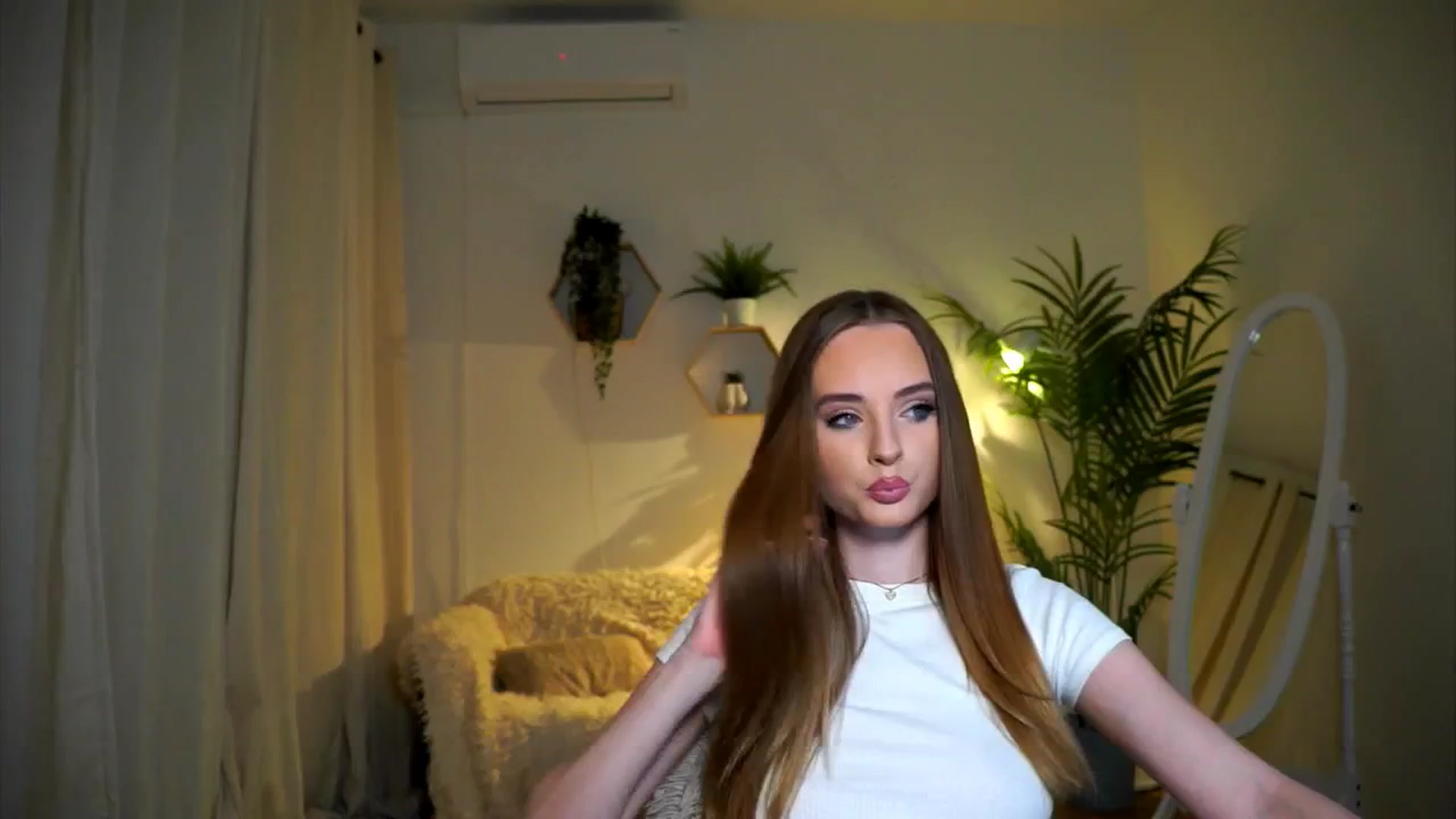 Gallery image thumbnail from petitegonwild's myfreecams stream on, 11/01/2024, 17:01 image 9 of 20
