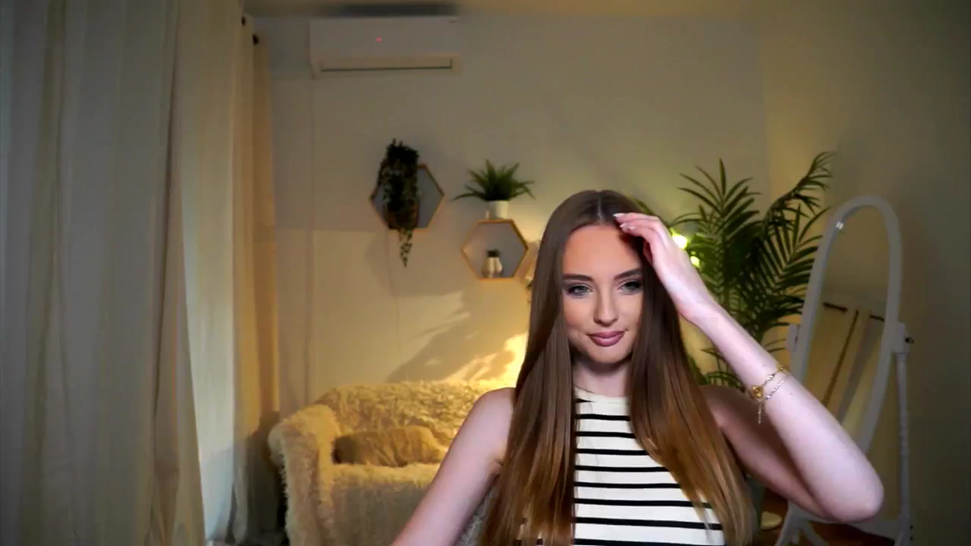 Gallery image thumbnail from petitegonwild's myfreecams stream on, 11/02/2024, 14:10 image 2 of 20