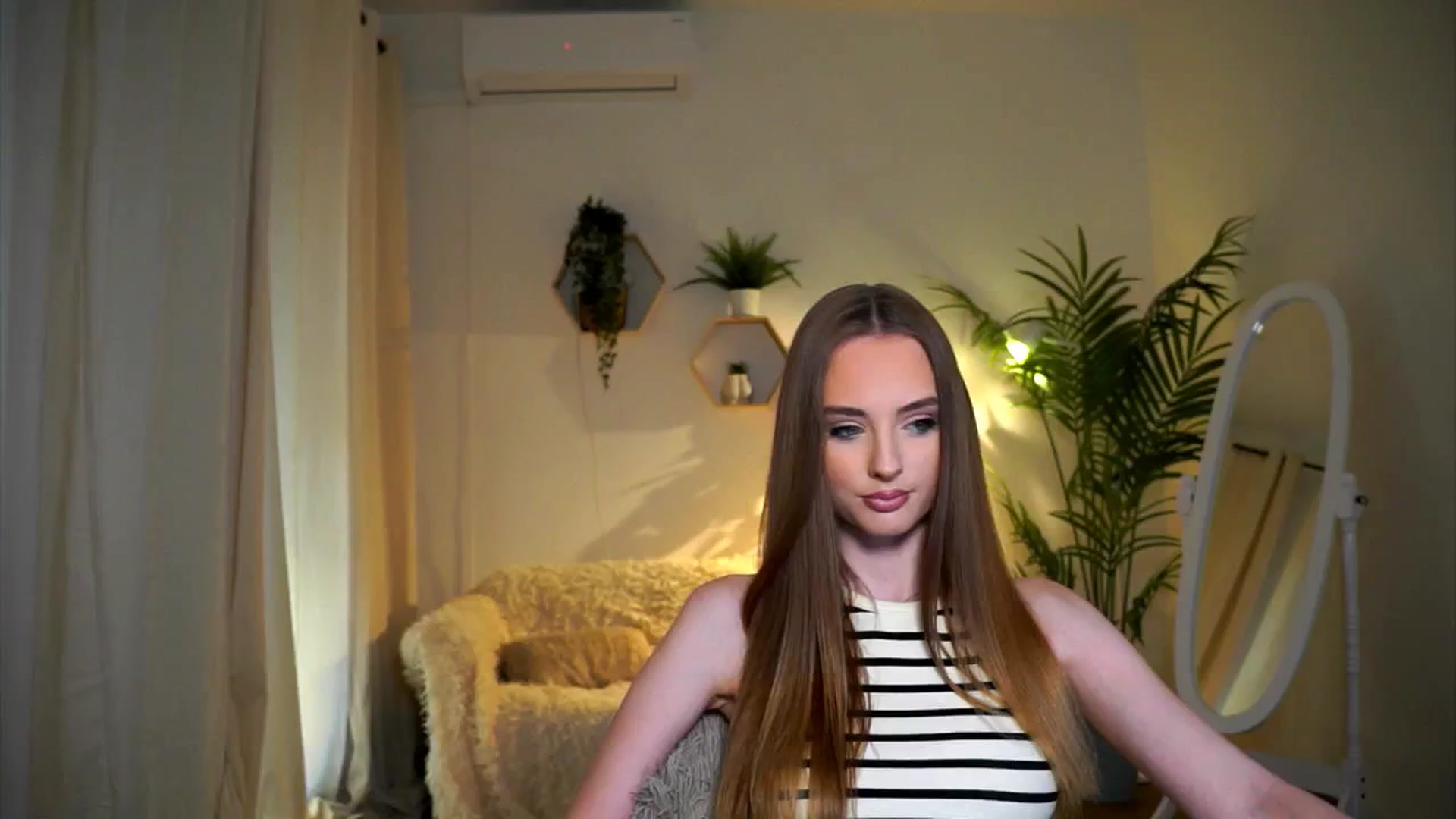Gallery image thumbnail from petitegonwild's myfreecams stream on, 11/02/2024, 14:10 image 19 of 20