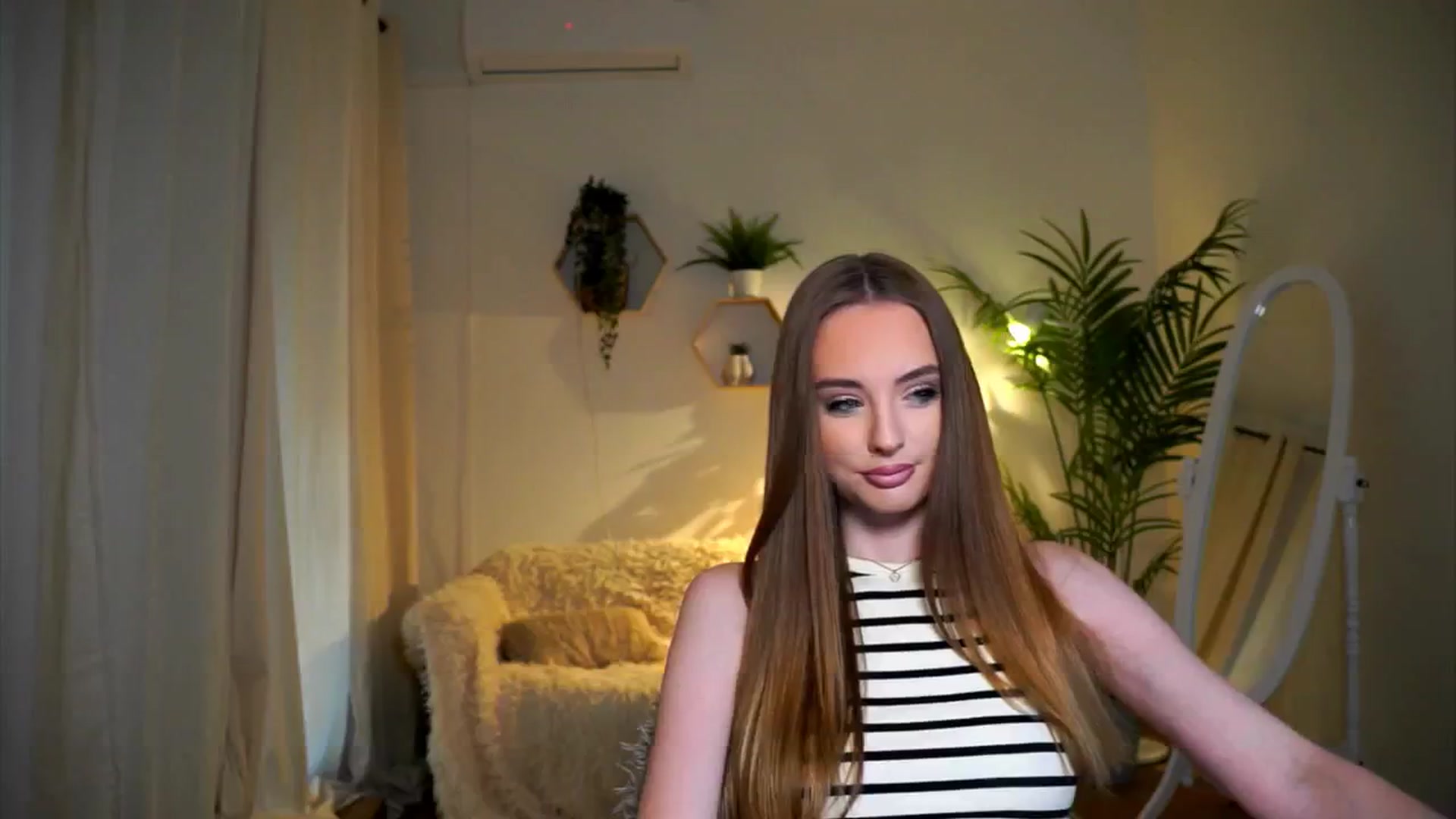 Gallery image thumbnail from petitegonwild's myfreecams stream on, 11/02/2024, 14:10 image 6 of 20