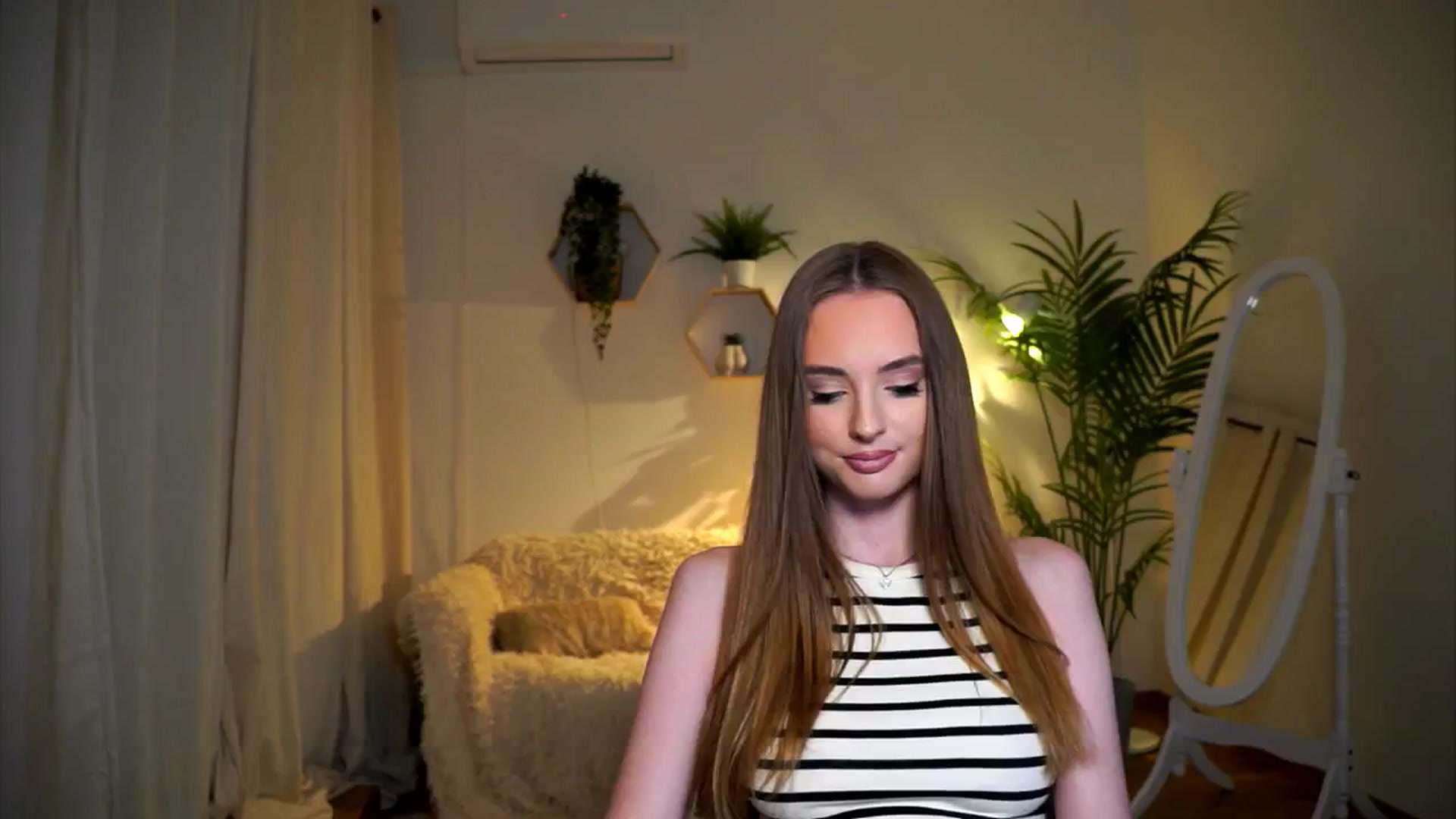 Gallery image thumbnail from petitegonwild's myfreecams stream on, 11/02/2024, 15:32 image 18 of 20