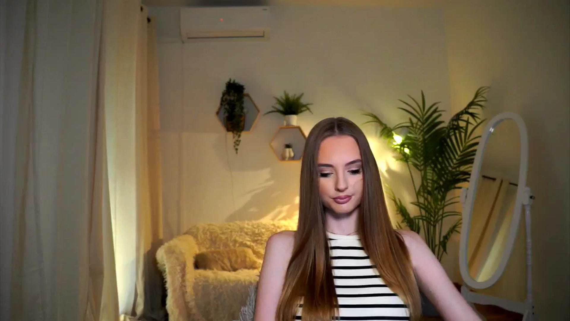Gallery image thumbnail from petitegonwild's myfreecams stream on, 11/02/2024, 15:32 image 2 of 20