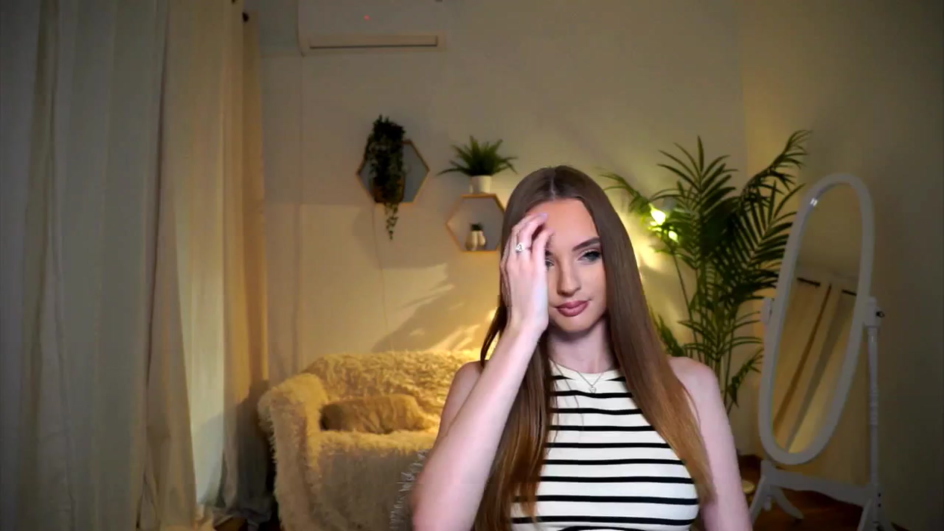 Gallery image thumbnail from petitegonwild's myfreecams stream on, 11/02/2024, 15:32 image 10 of 20
