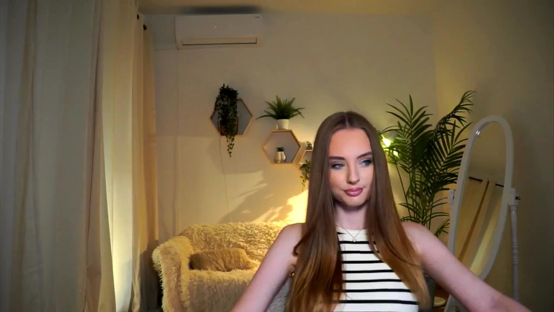 Gallery image thumbnail from petitegonwild's myfreecams stream on, 11/02/2024, 15:32 image 5 of 20