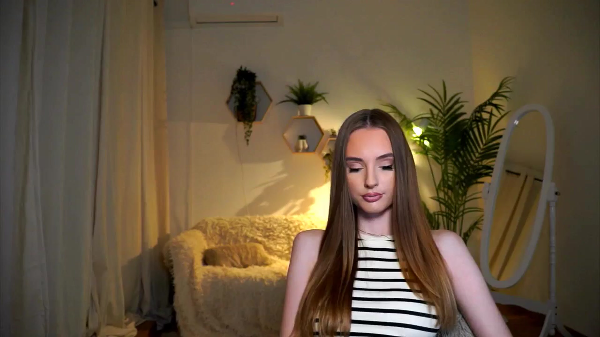 Gallery image thumbnail from petitegonwild's myfreecams stream on, 11/02/2024, 16:24 image 1 of 20