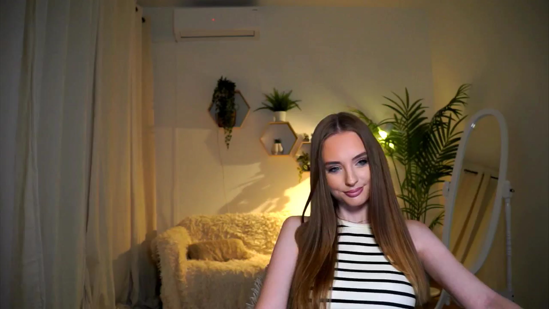 Gallery image thumbnail from petitegonwild's myfreecams stream on, 11/02/2024, 16:24 image 7 of 20