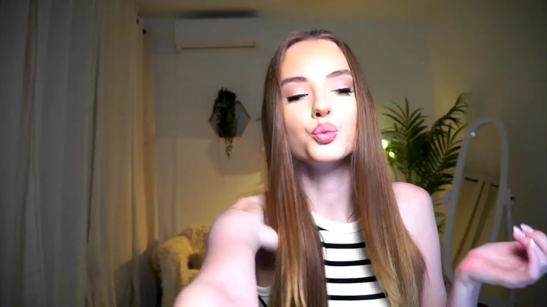 Gallery image thumbnail from petitegonwild's myfreecams stream on, 11/02/2024, 17:39 image 5 of 20