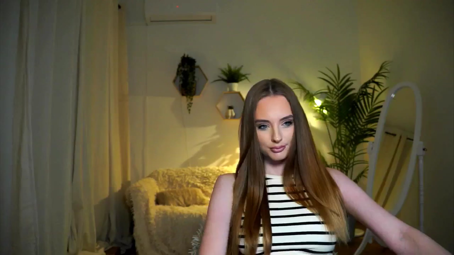 Gallery image thumbnail from petitegonwild's myfreecams stream on, 11/02/2024, 17:39 image 7 of 20