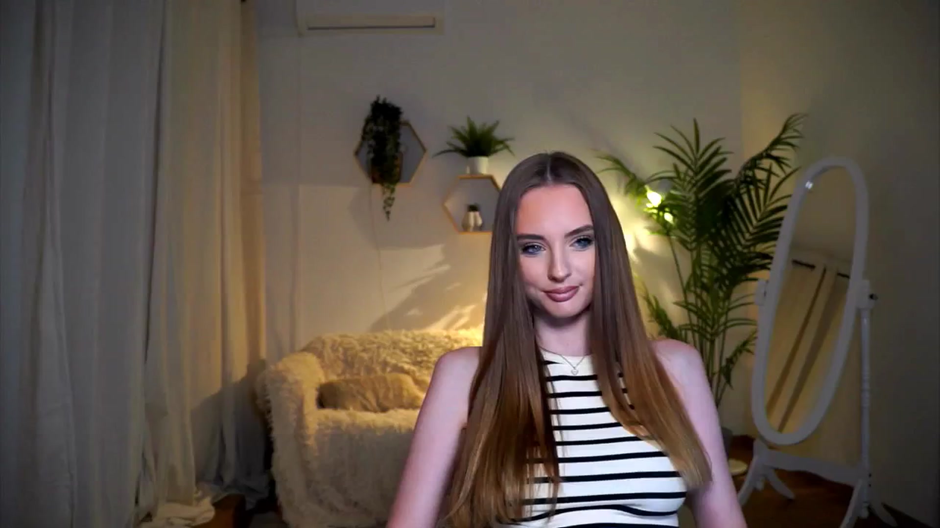 Gallery image thumbnail from petitegonwild's myfreecams stream on, 11/02/2024, 17:39 image 3 of 20