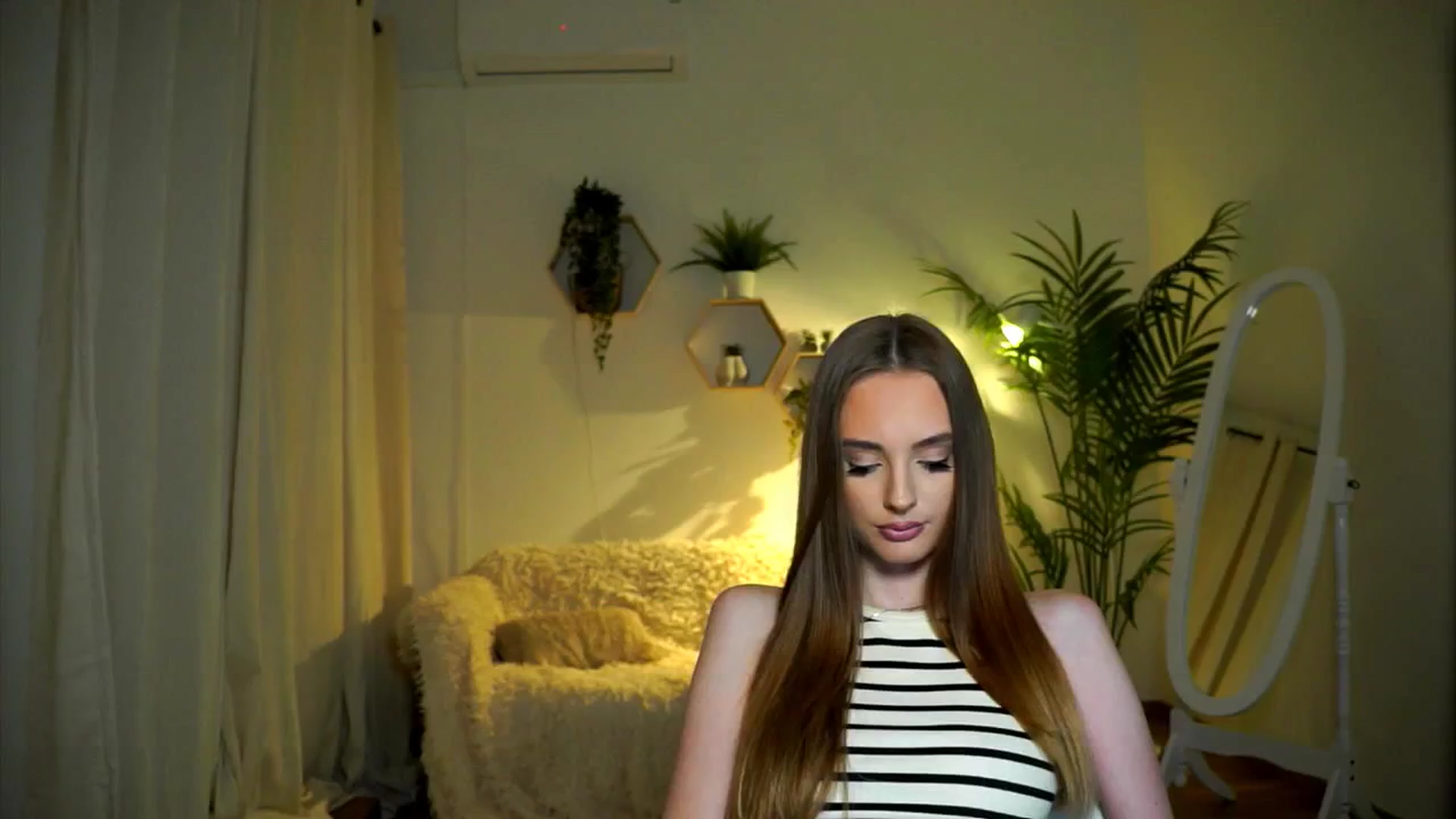 Gallery image thumbnail from petitegonwild's myfreecams stream on, 11/02/2024, 17:39 image 1 of 20