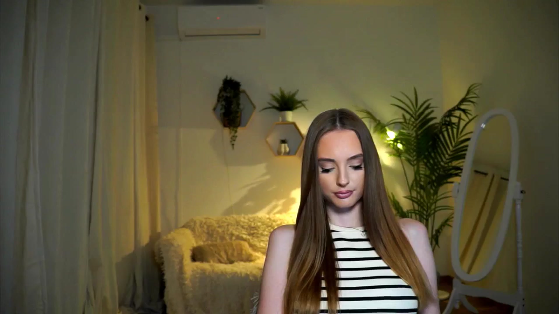 Gallery image thumbnail from petitegonwild's myfreecams stream on, 11/02/2024, 17:39 image 15 of 20