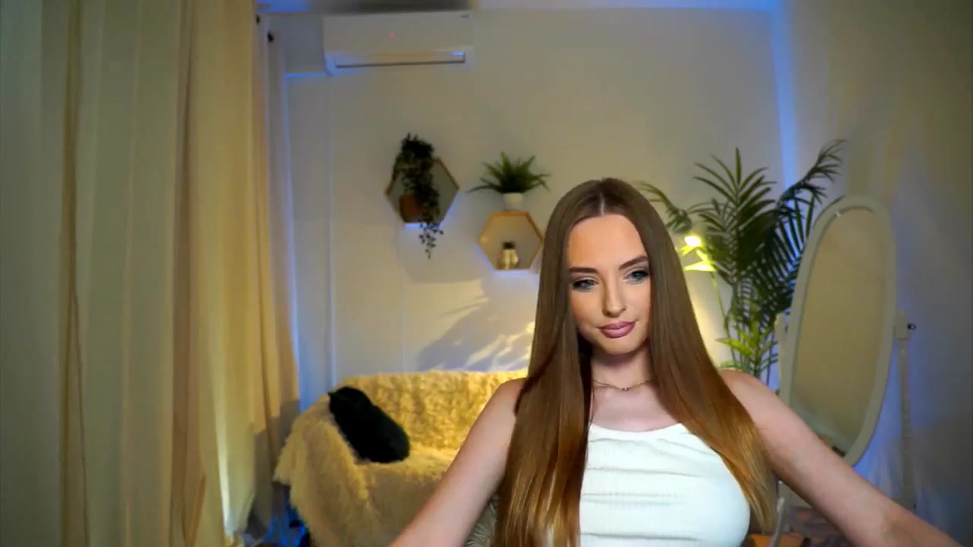 Gallery image thumbnail from petitegonwild's myfreecams stream on, 11/07/2024, 13:23 image 9 of 20