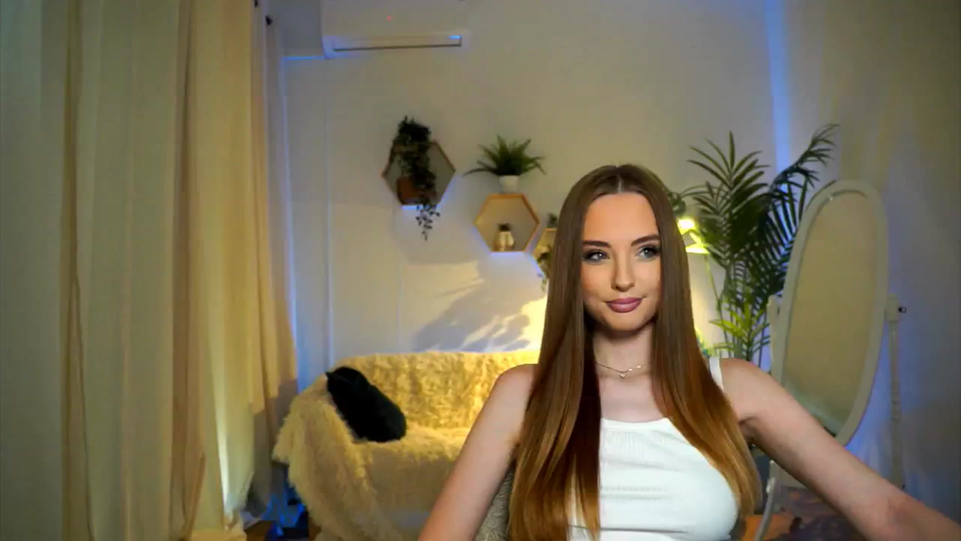Gallery image thumbnail from petitegonwild's myfreecams stream on, 11/07/2024, 13:23 image 6 of 20