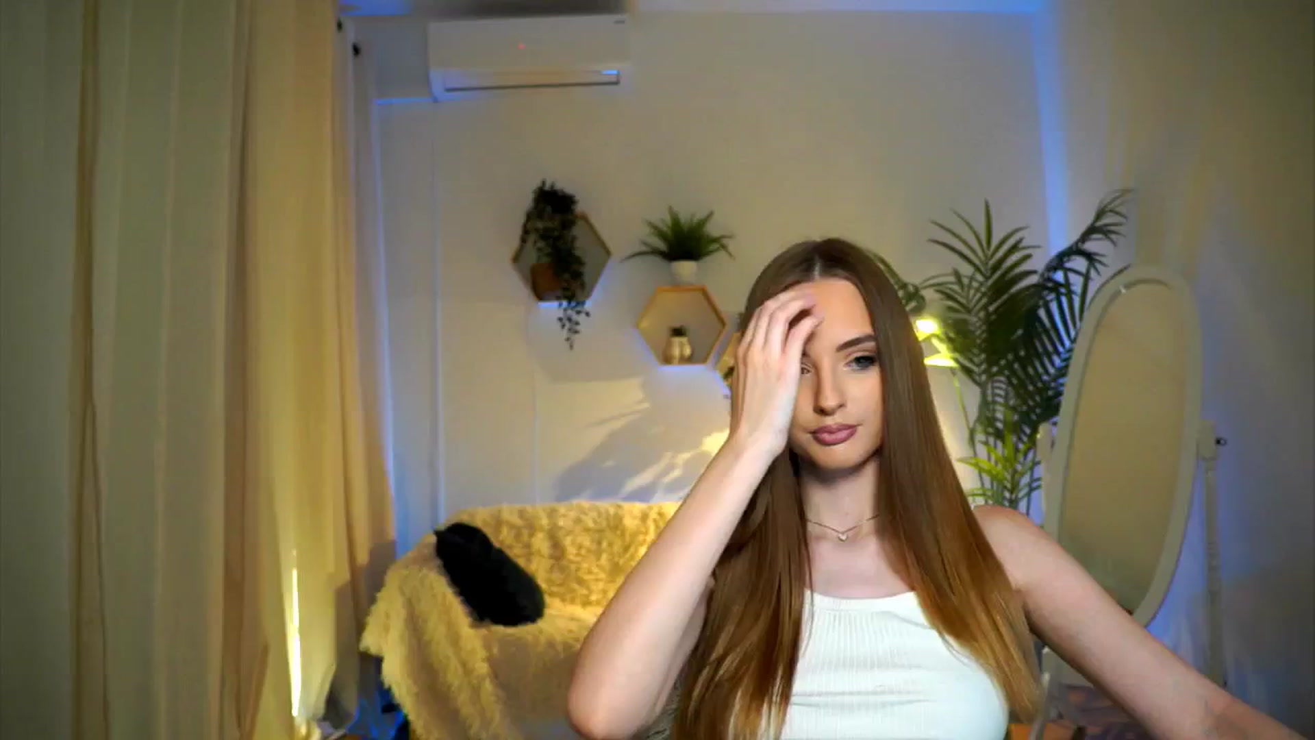Gallery image thumbnail from petitegonwild's myfreecams stream on, 11/07/2024, 14:06 image 14 of 20