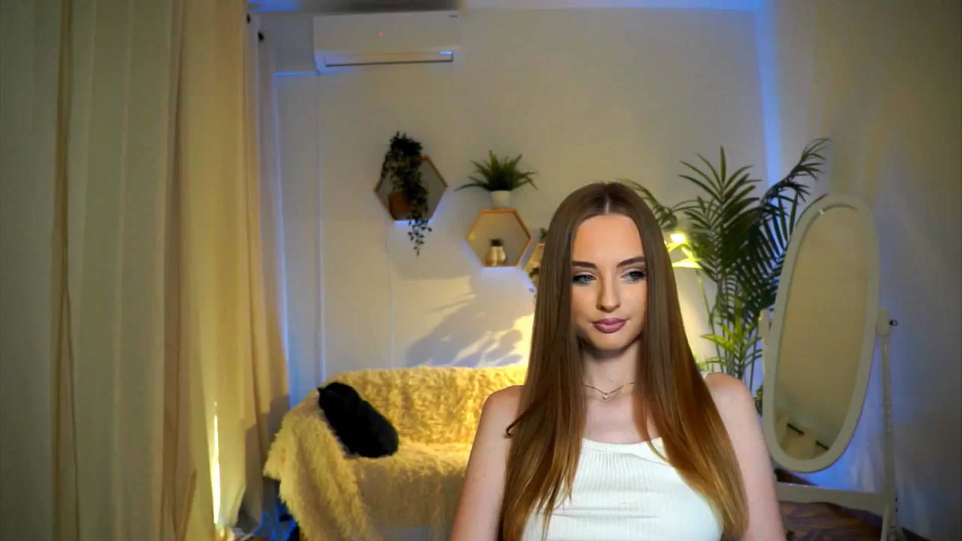 Gallery image thumbnail from petitegonwild's myfreecams stream on, 11/07/2024, 14:06 image 15 of 20