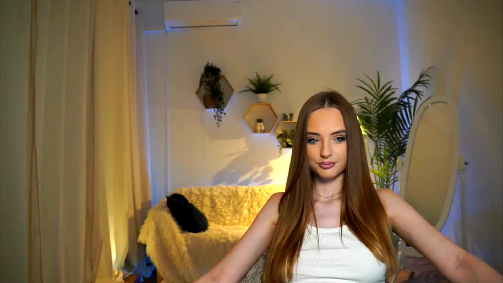 Gallery image thumbnail from petitegonwild's myfreecams stream on, 11/07/2024, 15:13 image 1 of 20
