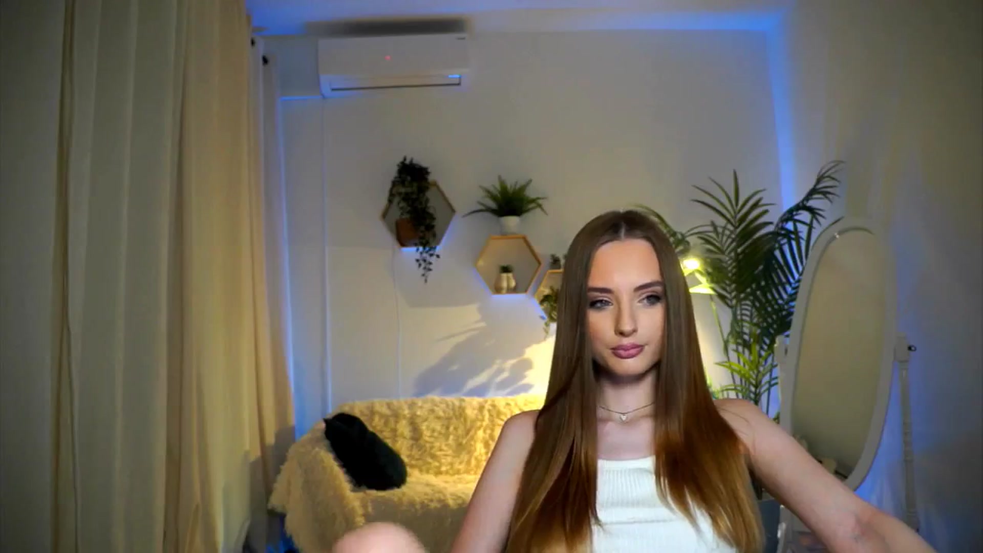 Gallery image thumbnail from petitegonwild's myfreecams stream on, 11/07/2024, 15:13 image 17 of 20