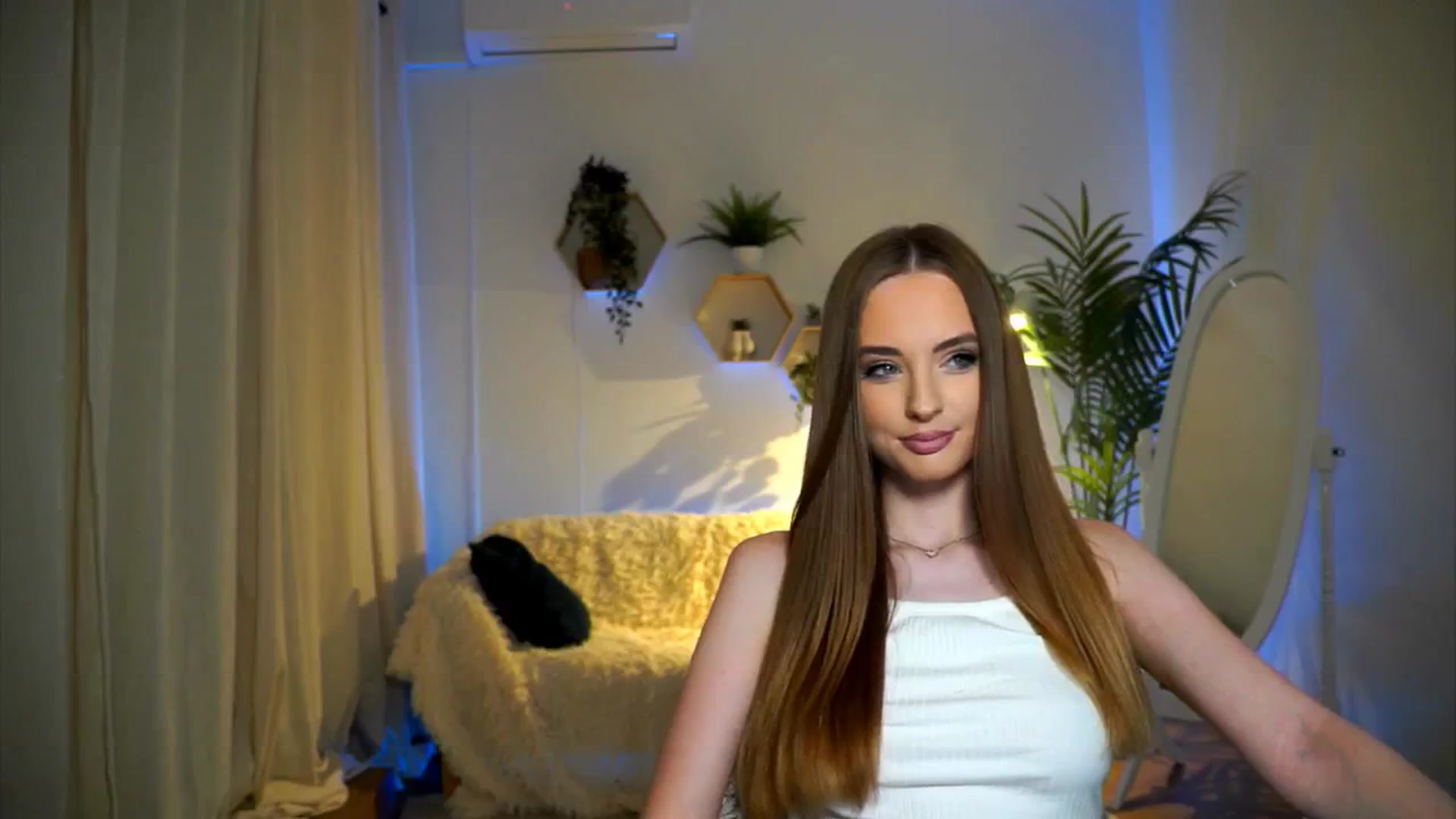 Gallery image thumbnail from petitegonwild's myfreecams stream on, 11/07/2024, 16:00 image 20 of 20
