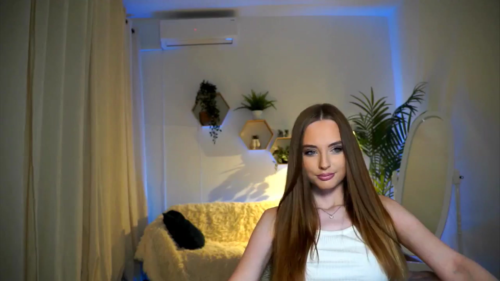 Gallery image thumbnail from petitegonwild's myfreecams stream on, 11/07/2024, 16:00 image 14 of 20