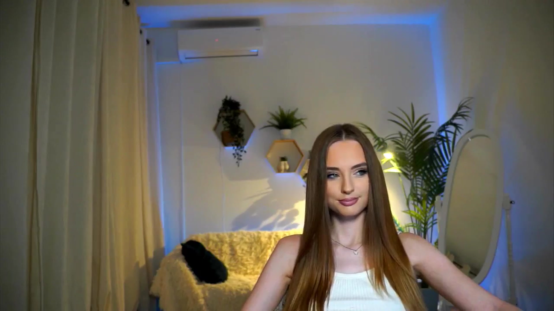 Gallery image thumbnail from petitegonwild's myfreecams stream on, 11/07/2024, 16:00 image 4 of 20