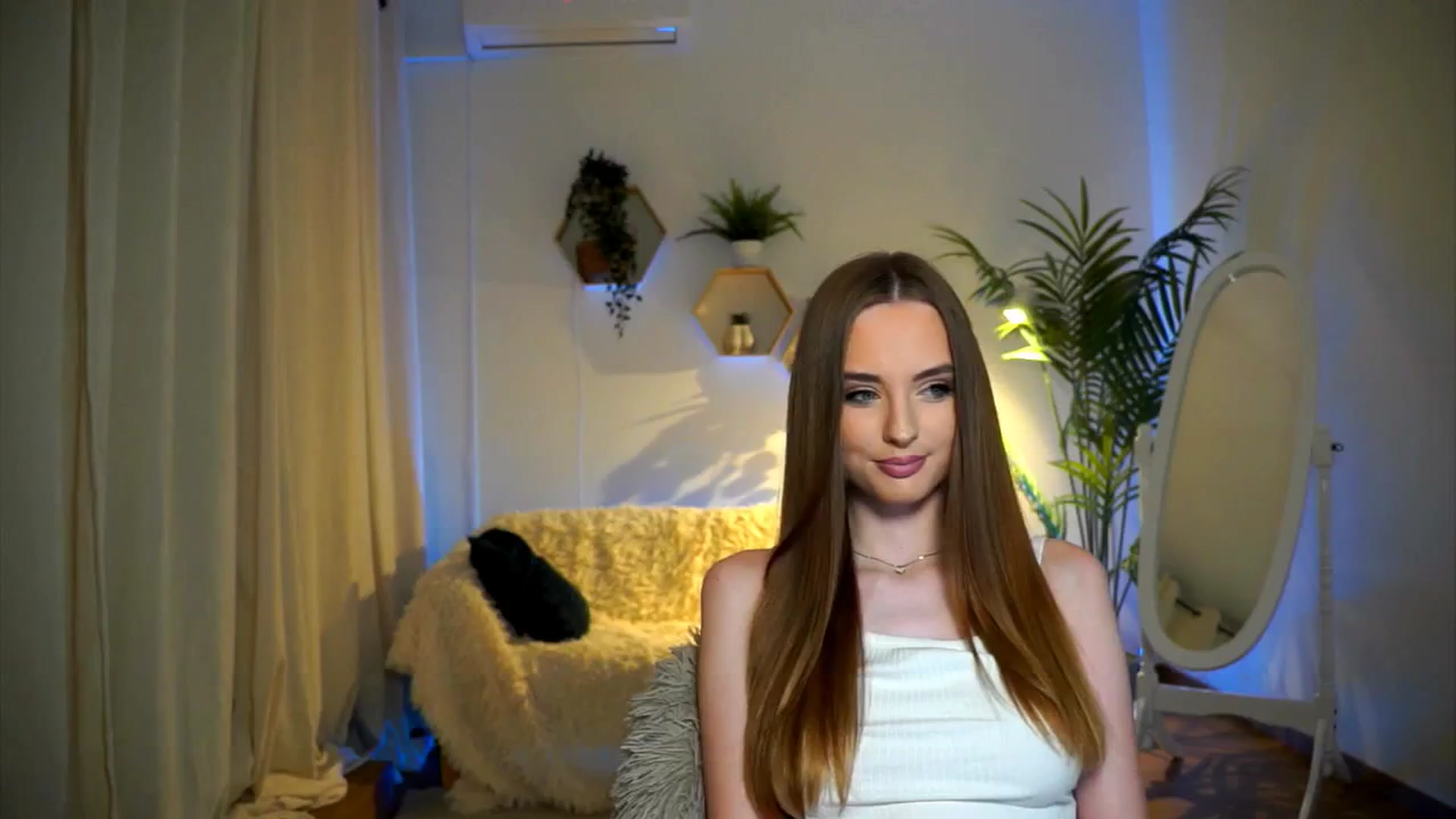 Gallery image thumbnail from petitegonwild's myfreecams stream on, 11/07/2024, 16:50 image 3 of 20