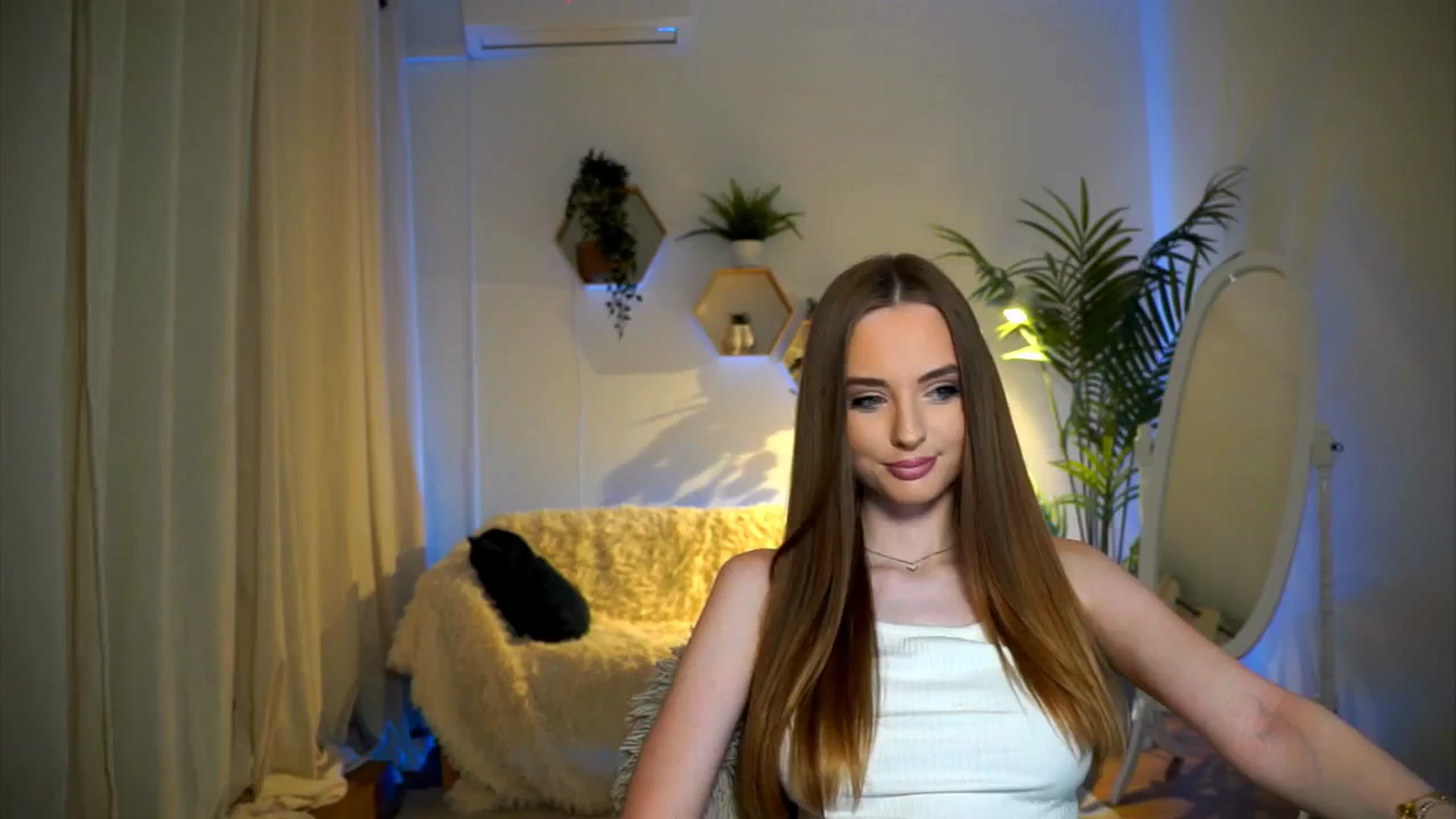 Gallery image thumbnail from petitegonwild's myfreecams stream on, 11/07/2024, 16:50 image 2 of 20
