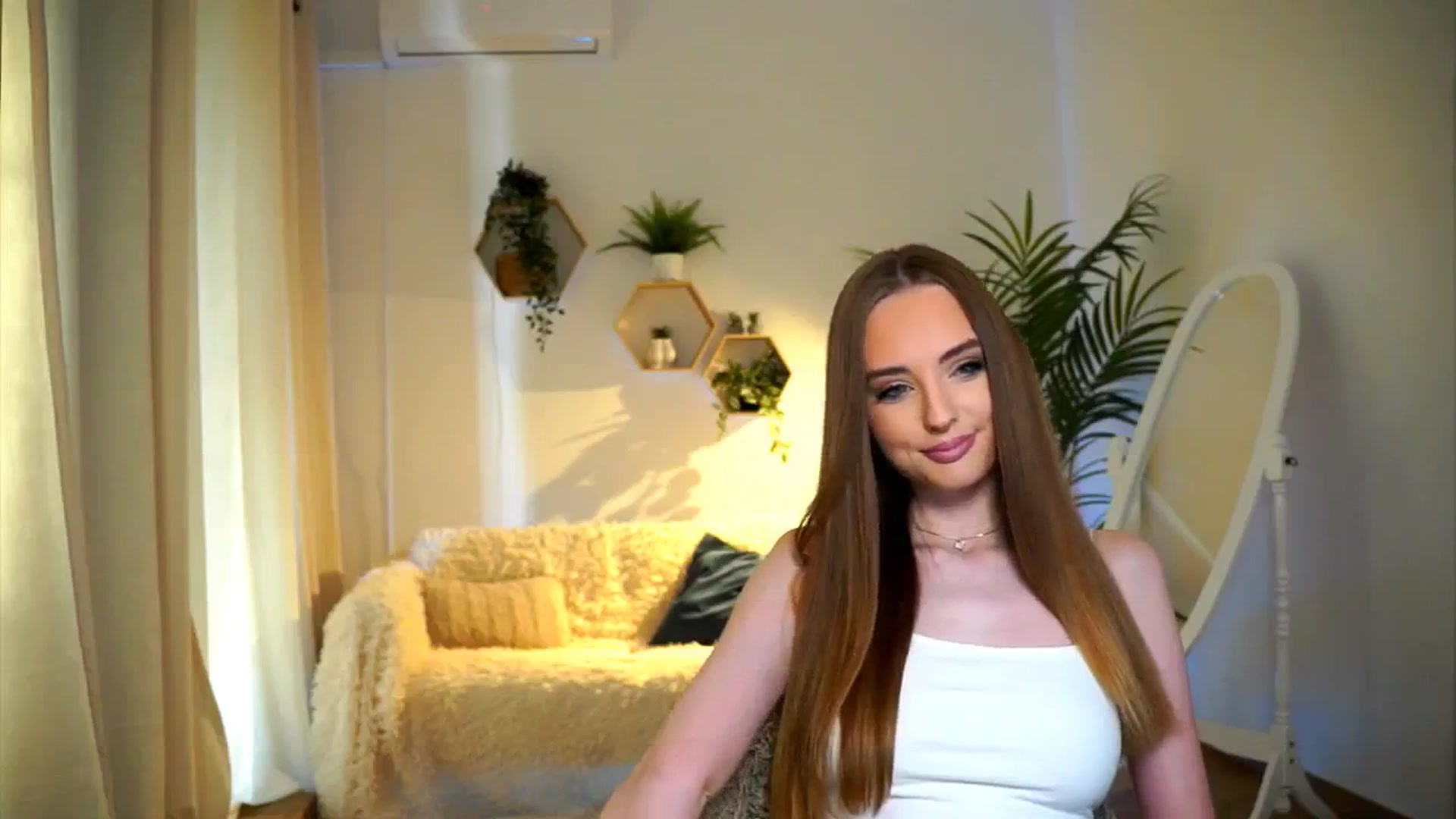 Gallery image thumbnail from petitegonwild's myfreecams stream on, 11/08/2024, 13:28 image 2 of 20
